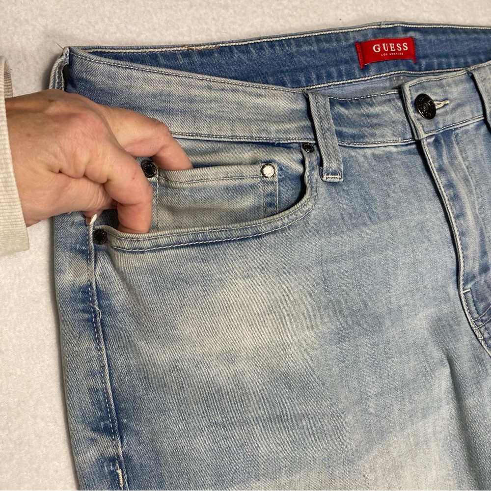 Guess Men's Del Mar Fit Light Wash Jeans Size 38 W #1594 - Picture 3 of 12